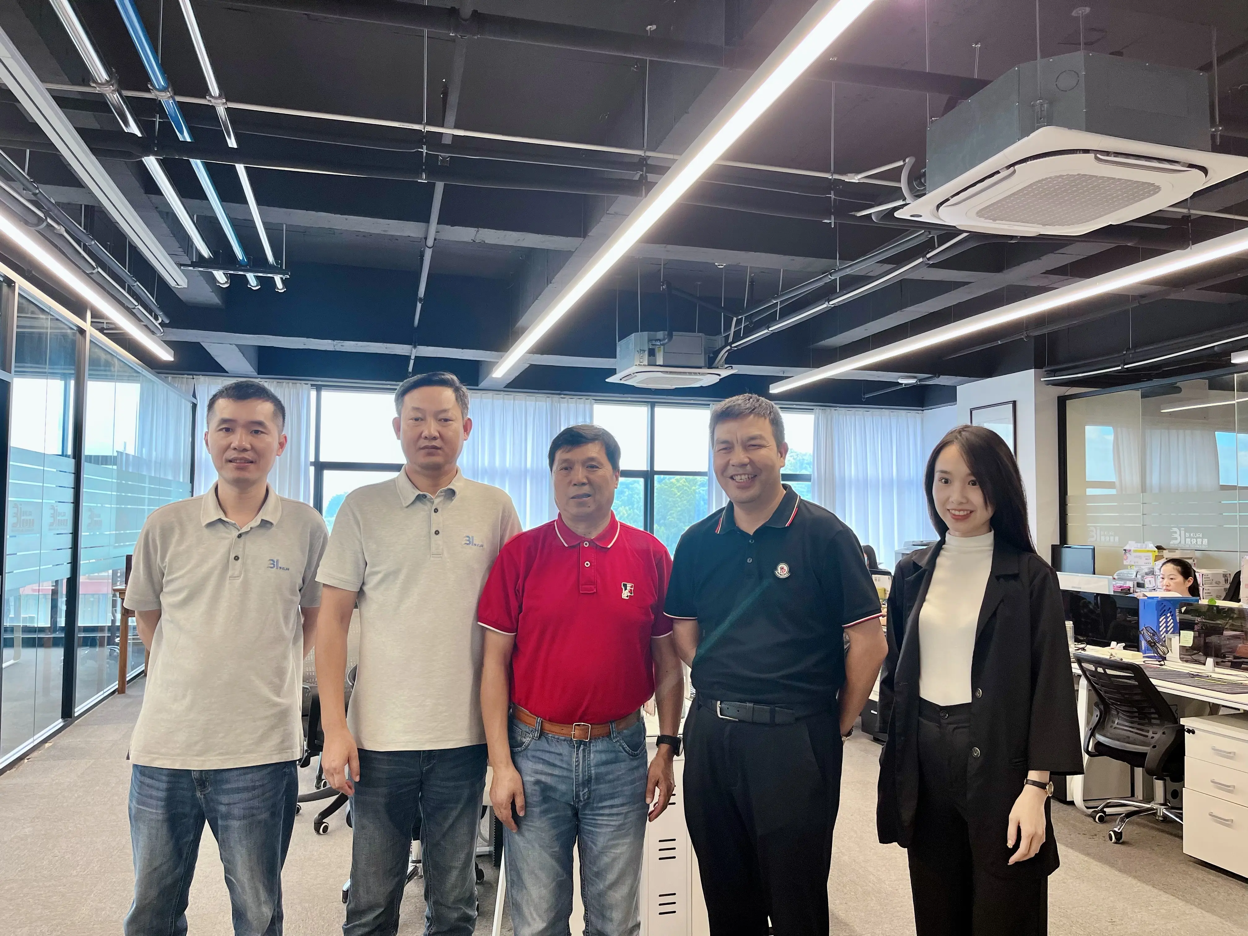 廣東省壓縮機(jī)協(xié)會(huì)領(lǐng)導(dǎo)蒞臨陛快總部參觀指導(dǎo)！